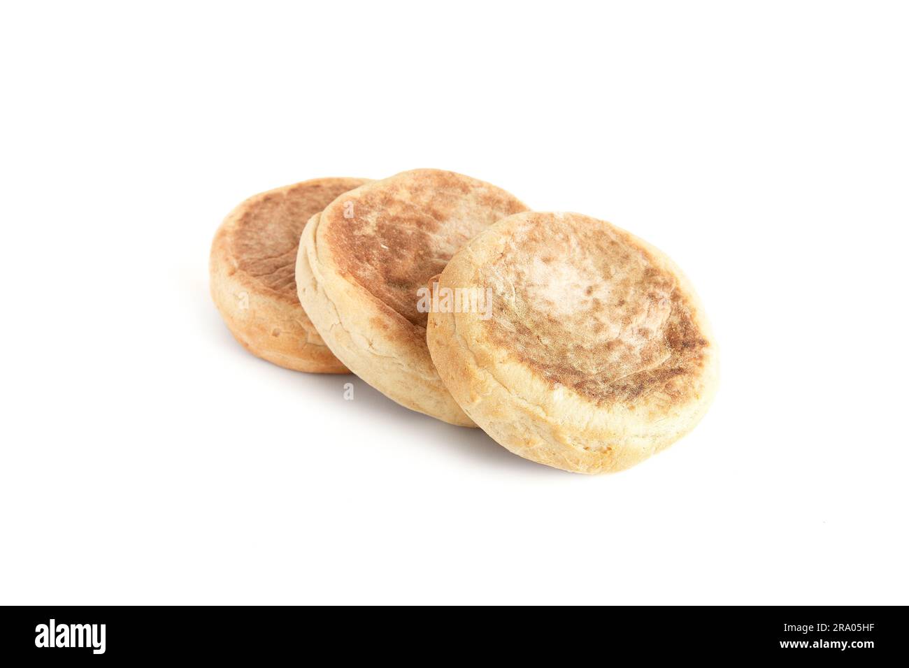 Bolo de caco. Pain portugais traditionnel isolé sur blanc Banque D'Images