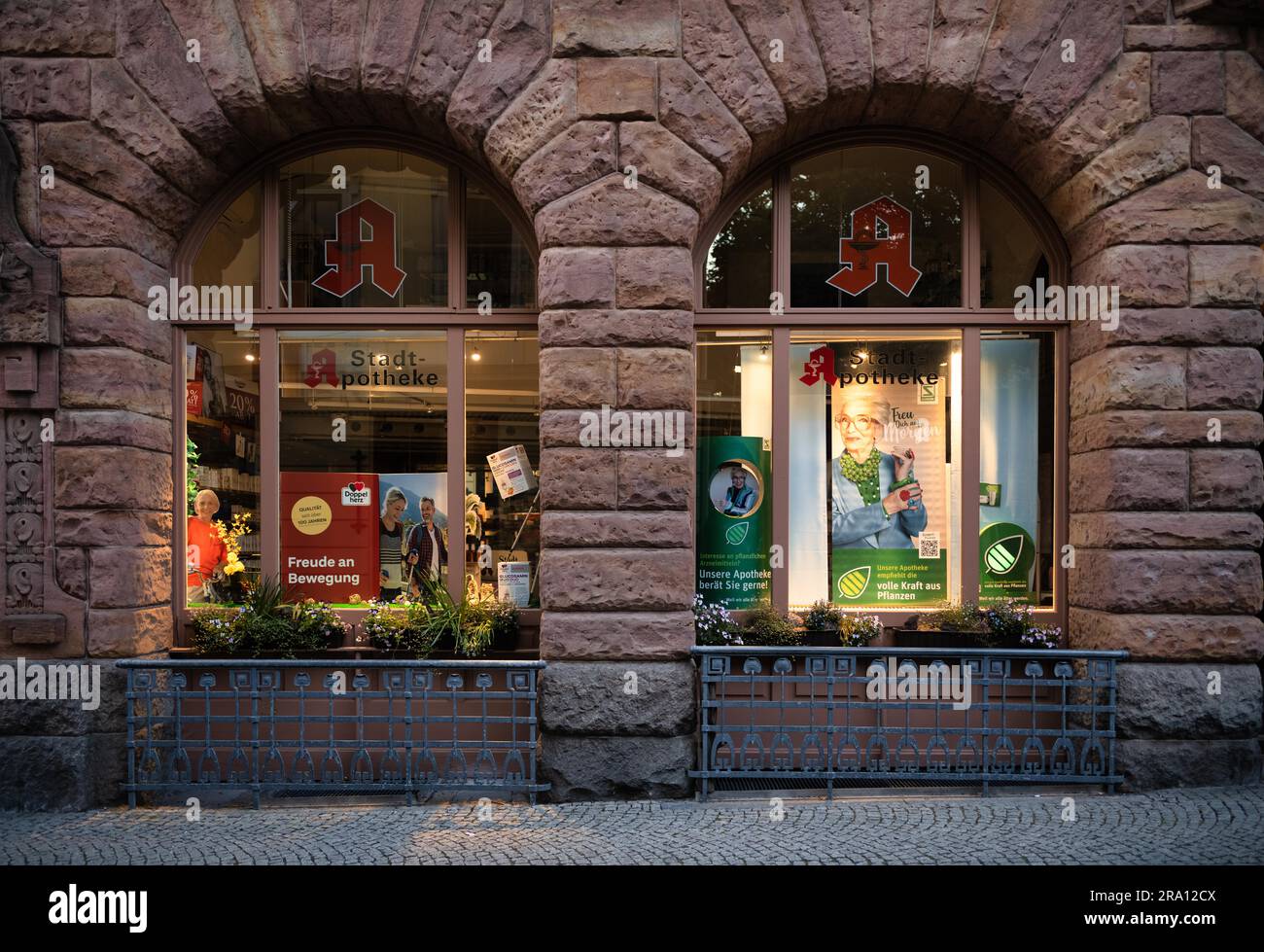 City Pharmacy, vitrine, vitrine, affichage, logo, Weimar, Thuringe, Allemagne Banque D'Images