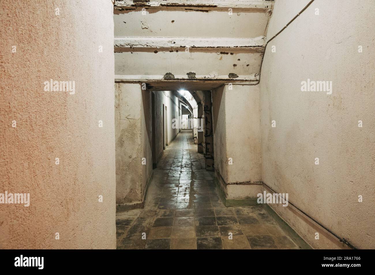 Un tunnel de bunker de la guerre froide à Gjirokastër, Albanie. Construit en secret dans les années 1970 par le dictateur Enver Hoxha, il dispose de 59 chambres dont un générateur Banque D'Images