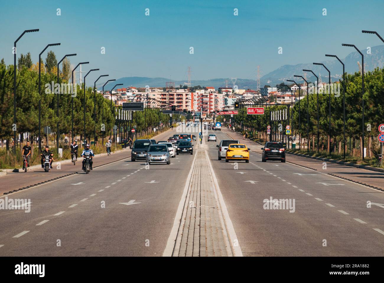 Nouveau boulevard Tirana, une route principale nouvellement développée à Tirana, Albanie Banque D'Images