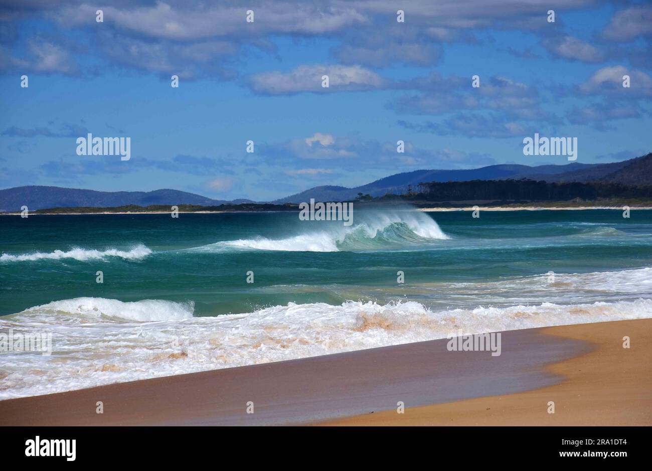 pittoresque plage de four mile creek, sur la côte est de la tasmanie, en australie, le long de la tasman highway Banque D'Images