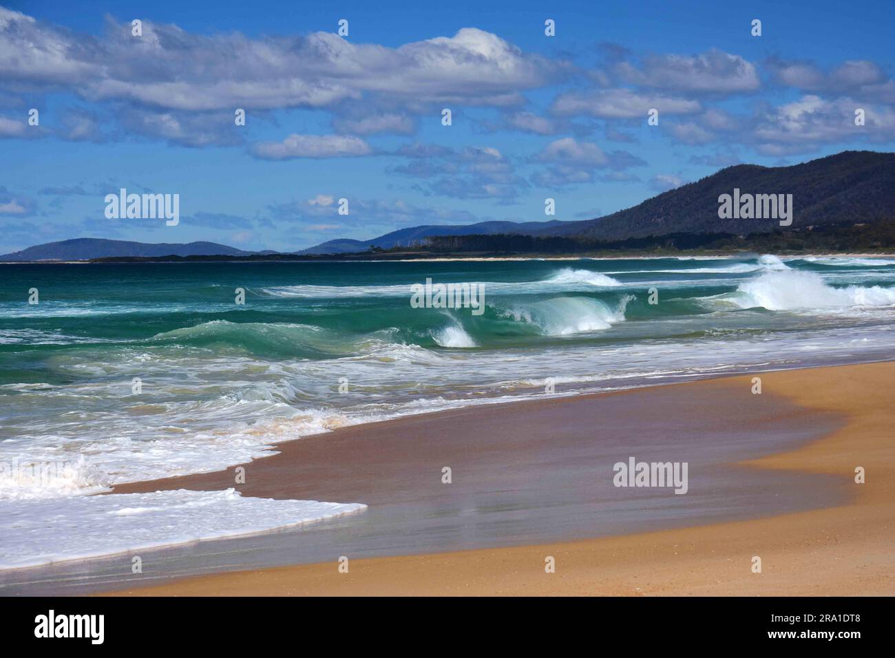 pittoresque plage de four mile creek, sur la côte est de la tasmanie, en australie, le long de la tasman highway Banque D'Images