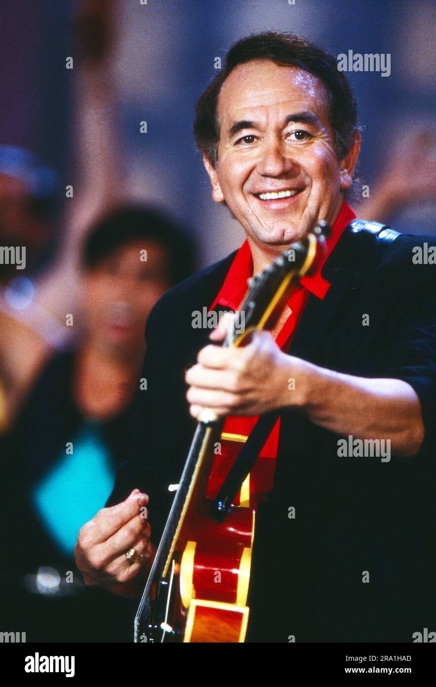 Trini Lopez, amerikanischer Popsänger, BEI einem Auftritt im Fernsehen, Deutschland UM 1990. Banque D'Images