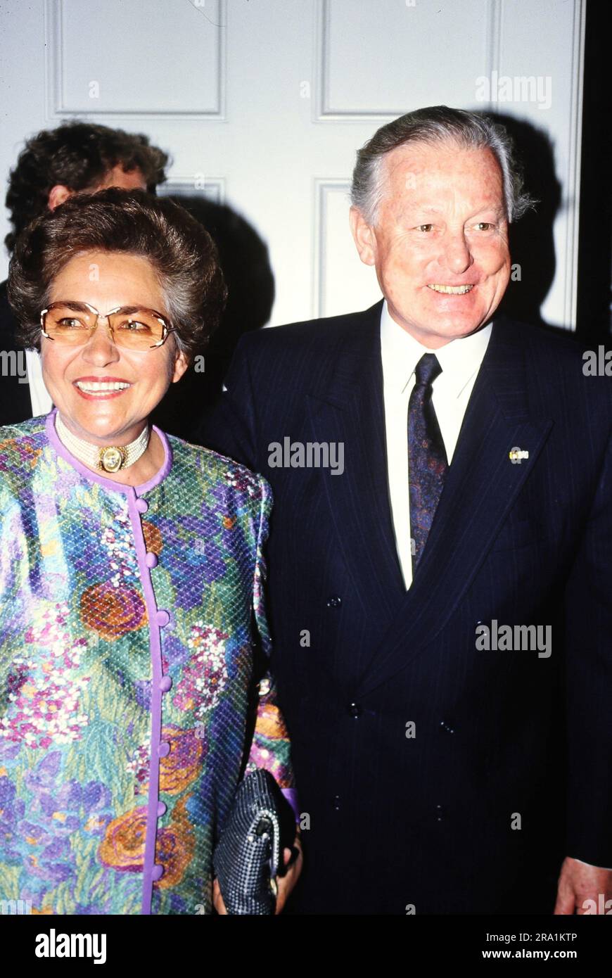 Max Streibl, bayerischer Ministerpräsident, mit Ehefrau Irmingard in München, Deutschland, UM 1992. Banque D'Images