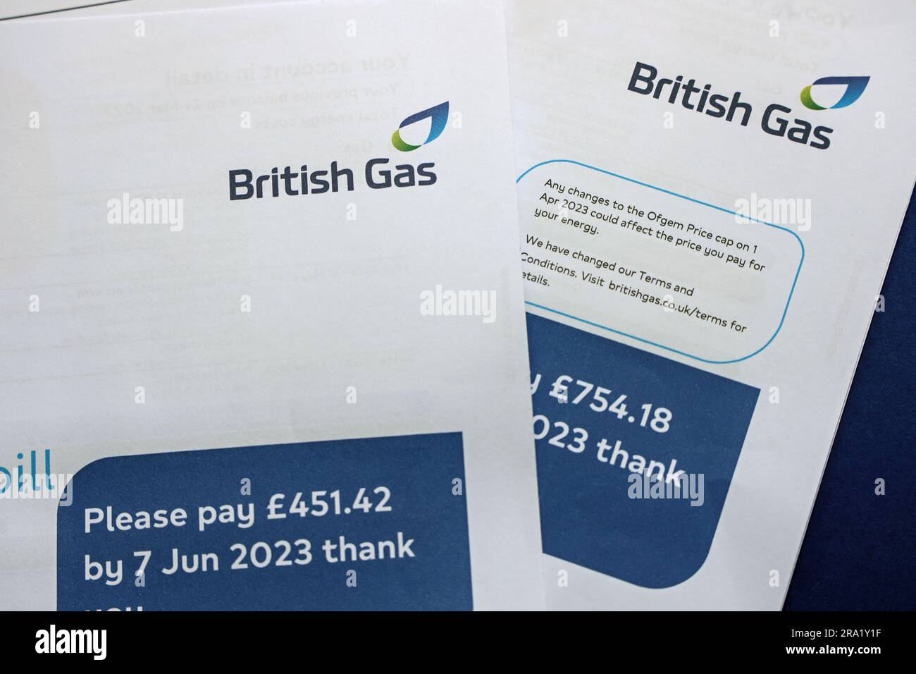 Gros plan sur la facture d'essence britannique avec le logo Centrica annonçant que les factures d'essence sont susceptibles de rester élevées Banque D'Images