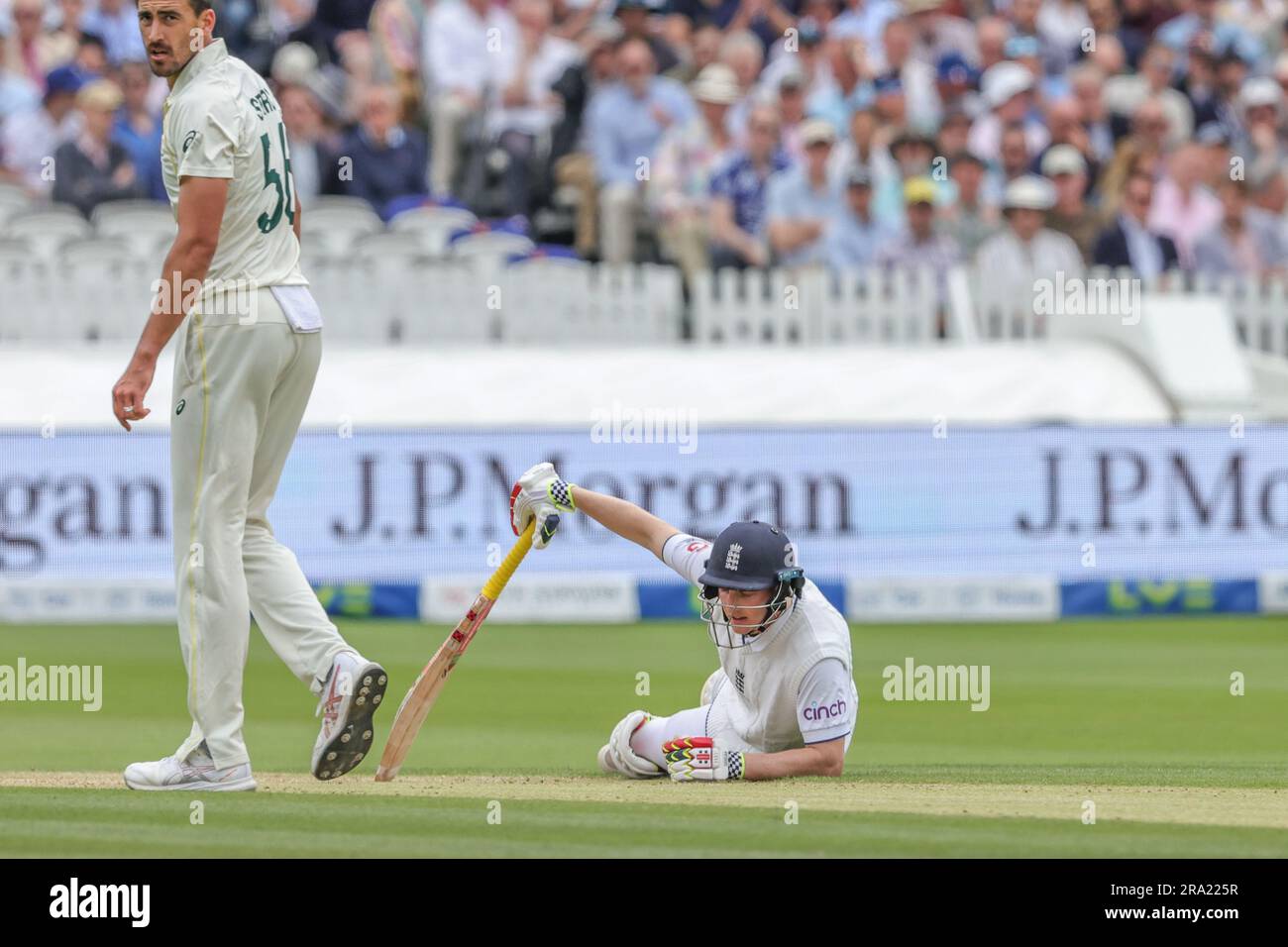 Harry Brook d'Angleterre atteint pour le pli pendant le LV= Insurance Ashes Test Series deuxième jour d'essai 3 Angleterre v Australie à Lords, Londres, Royaume-Uni, 30th juin 2023 (photo de Mark Cosgrove/News Images) à Londres, Royaume-Uni le 6/30/2023. (Photo de Mark Cosgrove/News Images/Sipa USA) Banque D'Images