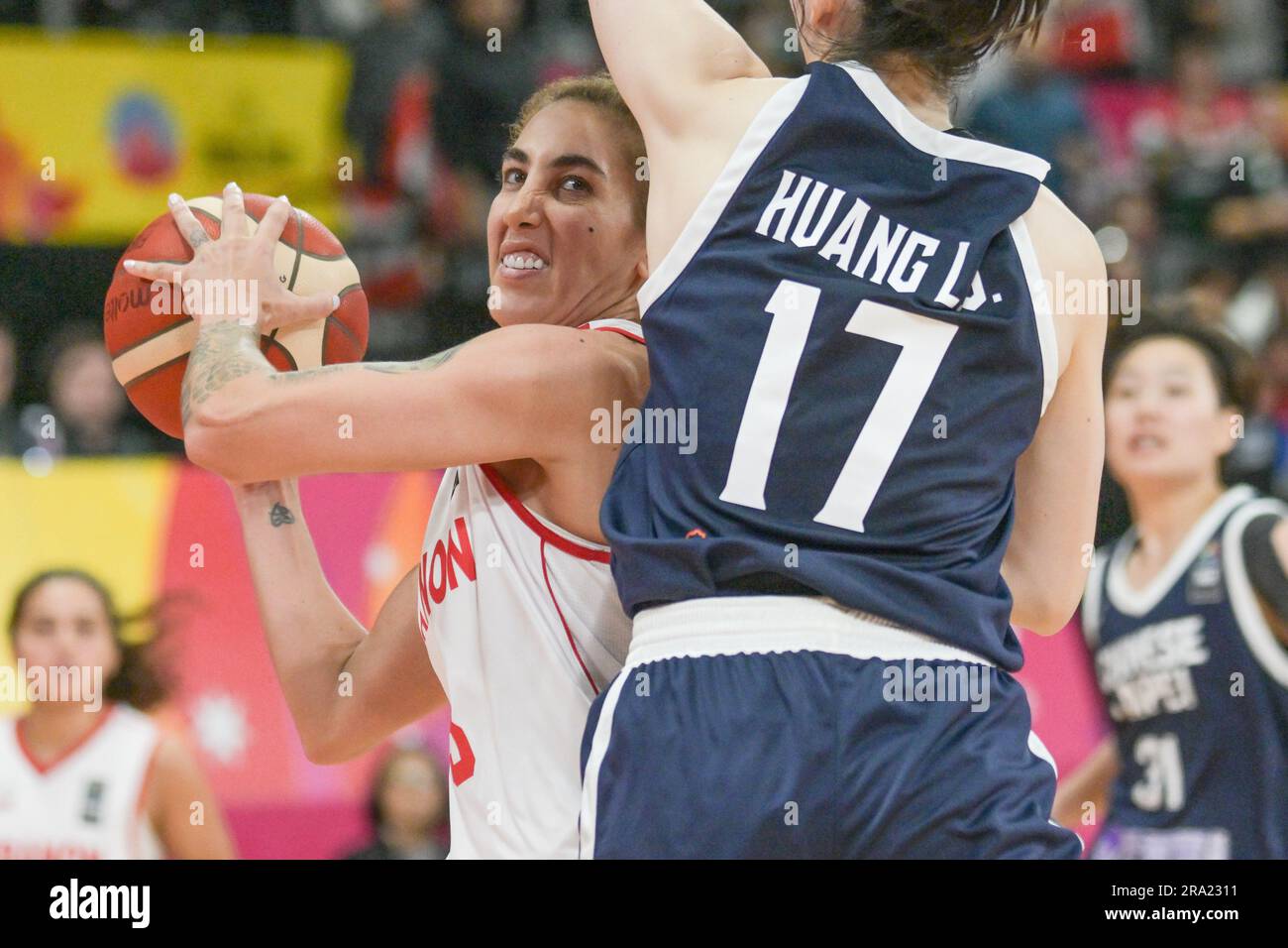 Sydney, Australie. 30th juin 2023. AIDA Bakhos (L) de l'équipe de basket-ball Lebanon Women et Huang Lin-Chuan (R) de l'équipe de basket-ball Chinese Taipei Women sont vus en action lors de la FIBA Women's Asia Cup 2023 Division Un match entre le Liban et le Taipei chinois qui a eu lieu au Quay Center. Taipei chinois contre le Liban (FIBA Asia Cup Division A) le Liban a remporté 75 - 73. (Photo par Luis Veniegra/SOPA Images/Sipa USA) crédit: SIPA USA/Alay Live News Banque D'Images