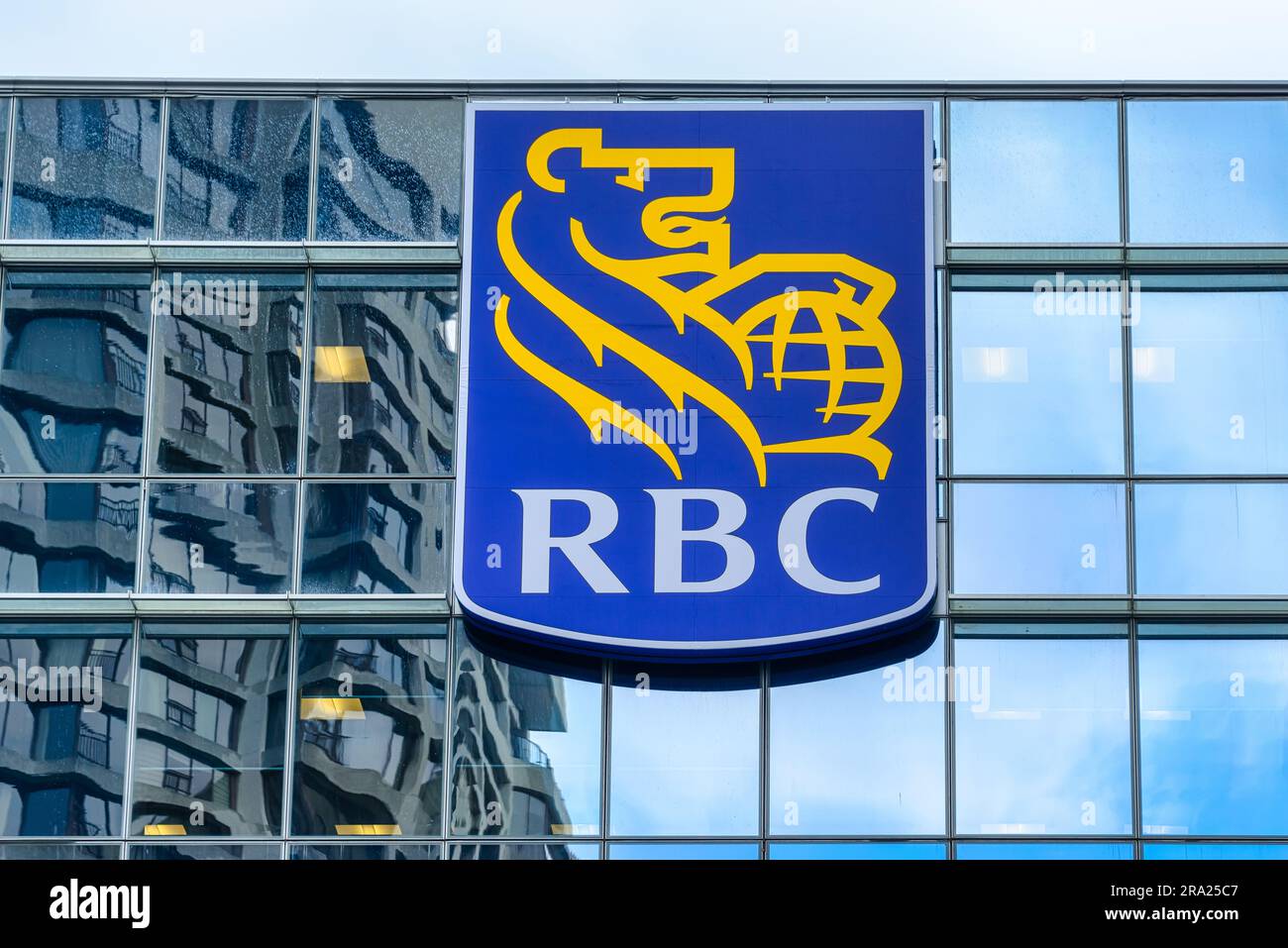 Logo, signe ou dessin d'entreprise de la Banque Royale du Canada. La RBC est la plus grande institution financière du pays. Banque D'Images