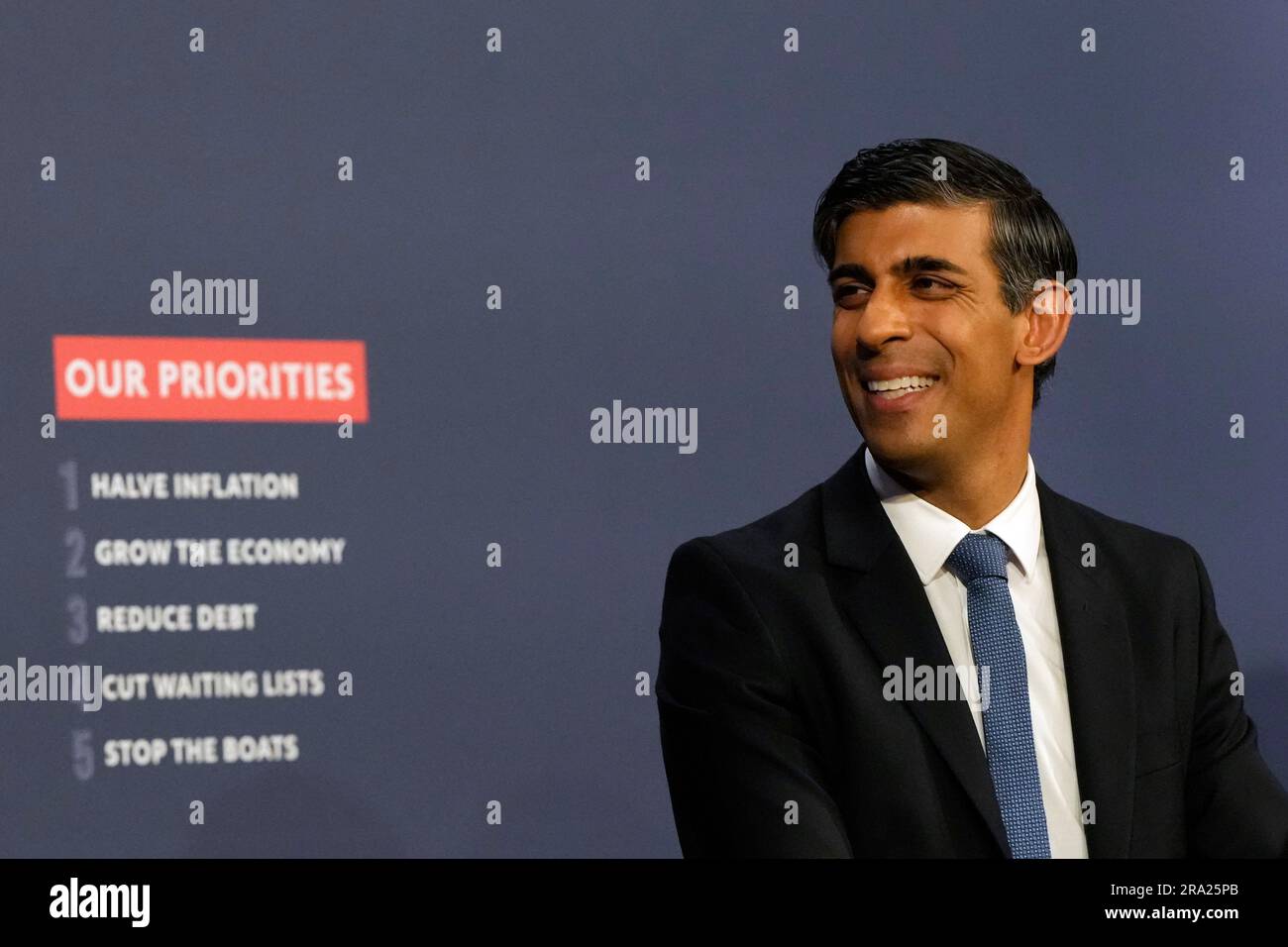 Le Premier ministre Rishi Sunak lors d'une conférence de presse à Downing Street à Londres, alors que le NHS et le gouvernement lancent le tout premier plan de travail à long terme de l'histoire du NHS. Date de la photo: Vendredi 30 juin 2023. Banque D'Images