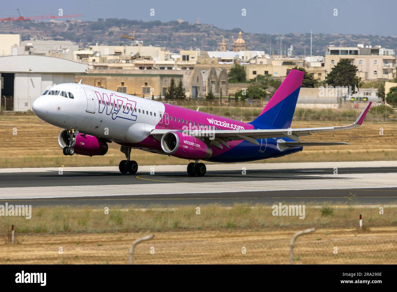 Wizz Air Malta Airbus A320-232(WL) (REG: 9h-WZT) décollage de la piste 13. Banque D'Images