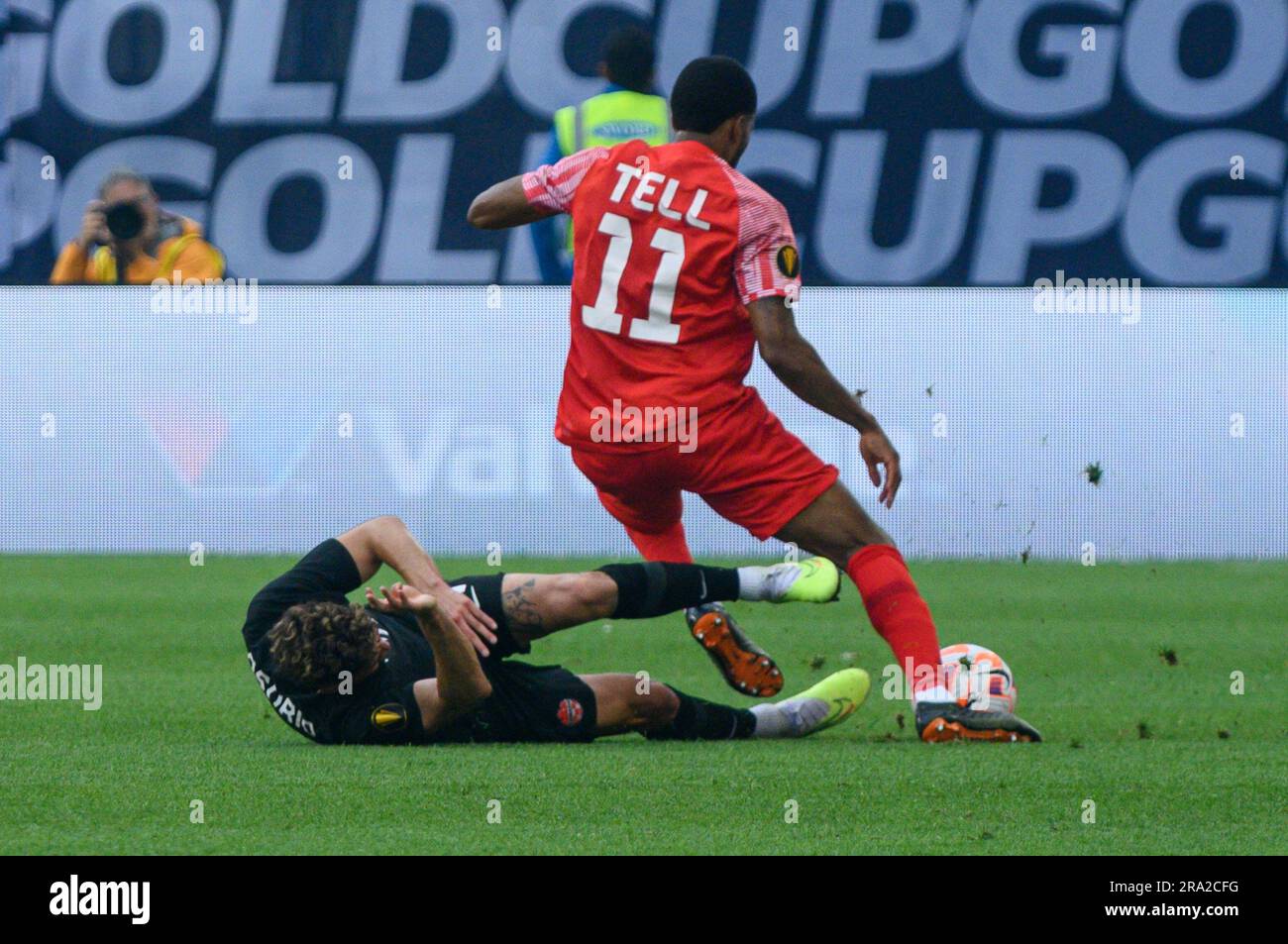 Toronto, ON, Canada - 27 juin 2023: Jordan Tell #11 ((R) combats pour l'abll pendant le match de la coupe d'or de la CONCACAF 2023 entre l'équipe nationale du Canada Banque D'Images Toronto, ON, Canada - 27 juin 2023: Jordan Tell #11 ((R) combats pour l'abll pendant le match de la coupe d'or de la CONCACAF 2023 entre l'équipe nationale du Canada Banque D'Images