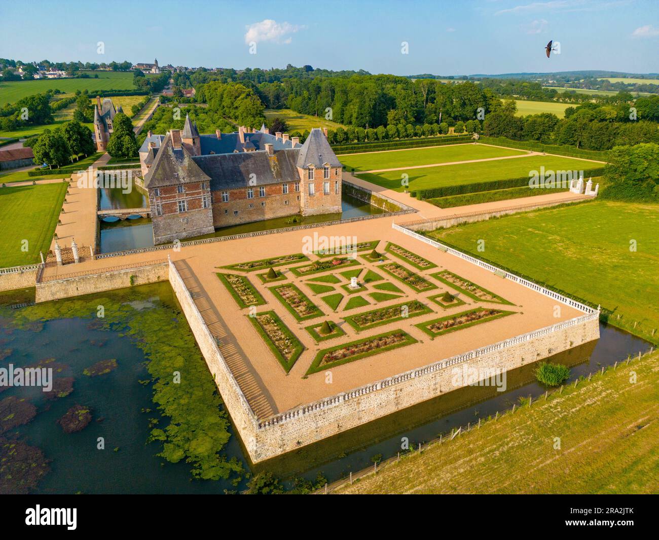 France, Orne, Parc naturel régional de Normandie du Maine, Château de Carrouges (vue aérienne) Banque D'Images