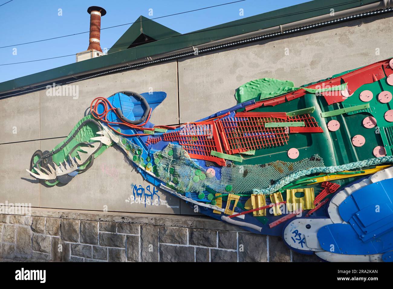 Portugal, quartier de Lisbonne, Cascais, fresque de l'artiste portugais Bordalo II (Artur Bordalo), série animaux grands déchets, travaux réalisés à l'aide de déchets plastiques Banque D'Images