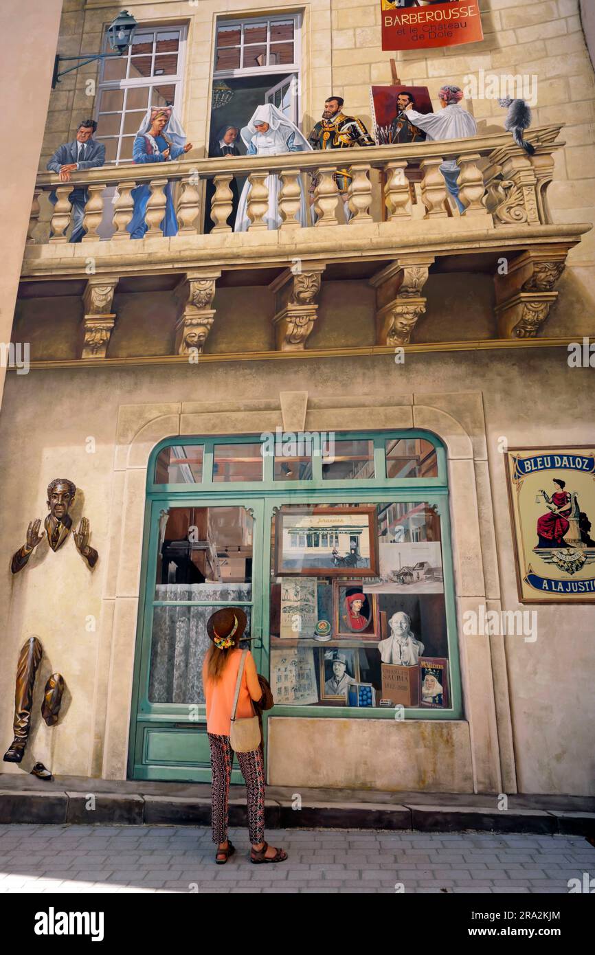 France, Jura, Dole, rue de la sous-préfecture, fresque murale du collectif Haut les murs 2017, personnalités remarquables dans l'histoire de Dole, Marcel Aymé Banque D'Images