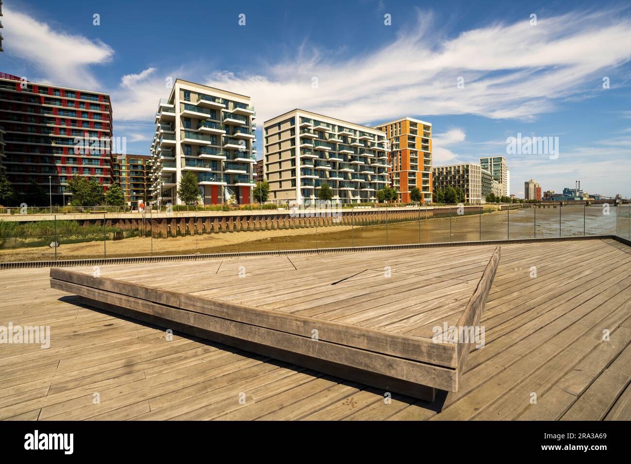 Newham, quartier londonien, situé sur la Tamise entre Woolwich et Canary Wharf. Newham est l'un des six arrondissements hôtes des Jeux olympiques de 2012. Banque D'Images