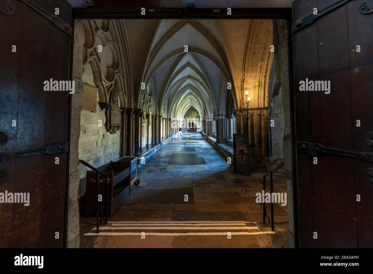 Intérieur des cloîtres de l'abbaye de Westminster à Londres. L'abbaye de Westminster est un site classé au patrimoine mondial de l'UNESCO et un Trésor historique, un site incontournable. Banque D'Images