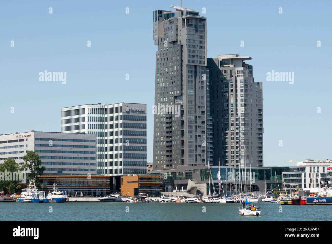 Sea Towers et Bank of Poland bâtiments en bord de mer à la Gdynia Marina et le port de Gdynia, Pologne, Europe, UE Banque D'Images