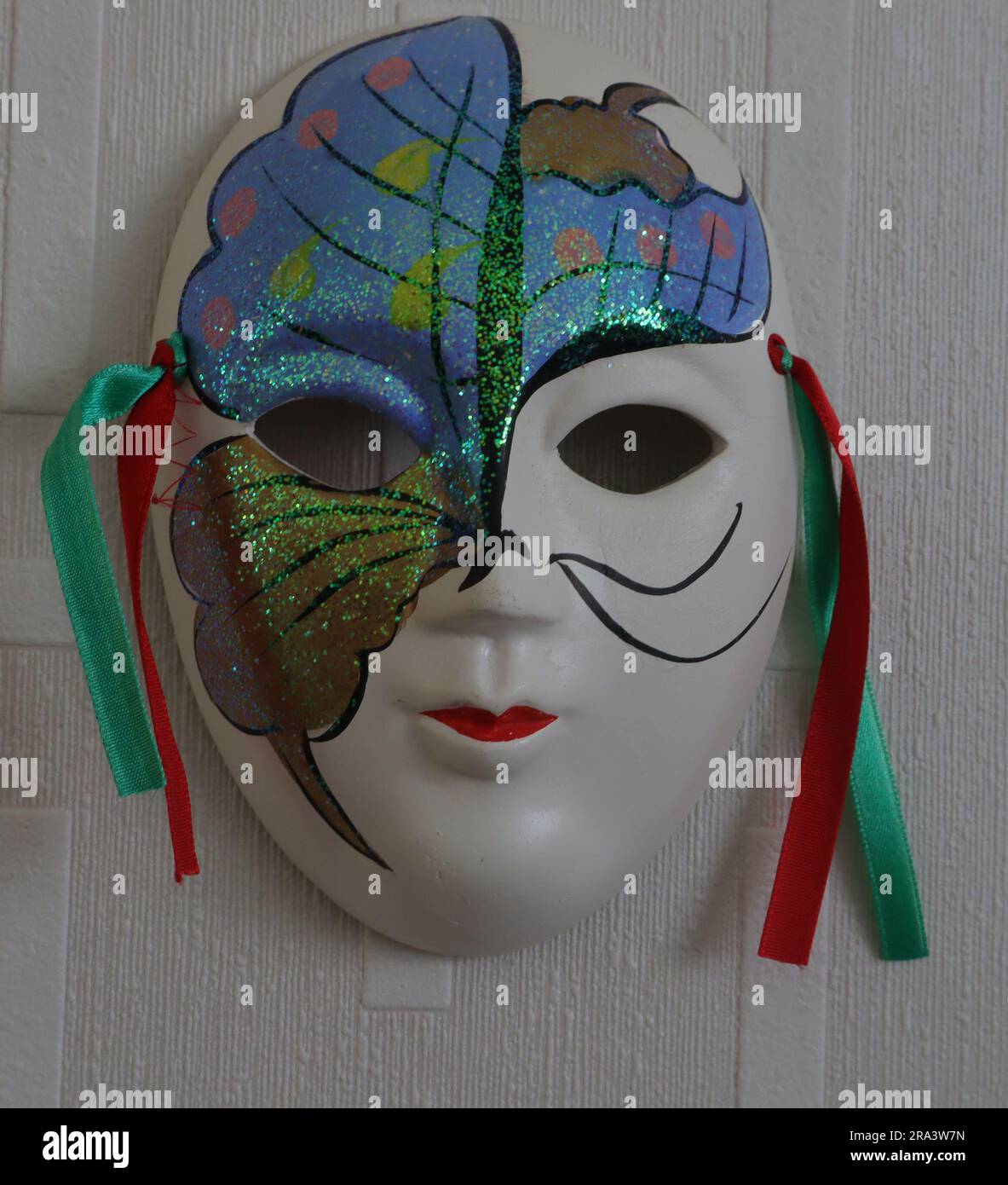 Masque miniature en porcelaine Banque D'Images