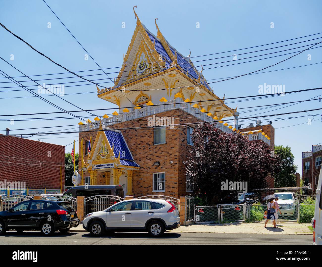 Wat Buddha Thai Thavorn Vanaram est un temple bouddhiste thaïlandais très orné à Elmhurst, Queens, créé en 1994 et reconstruit en 2000 après un incendie. Banque D'Images