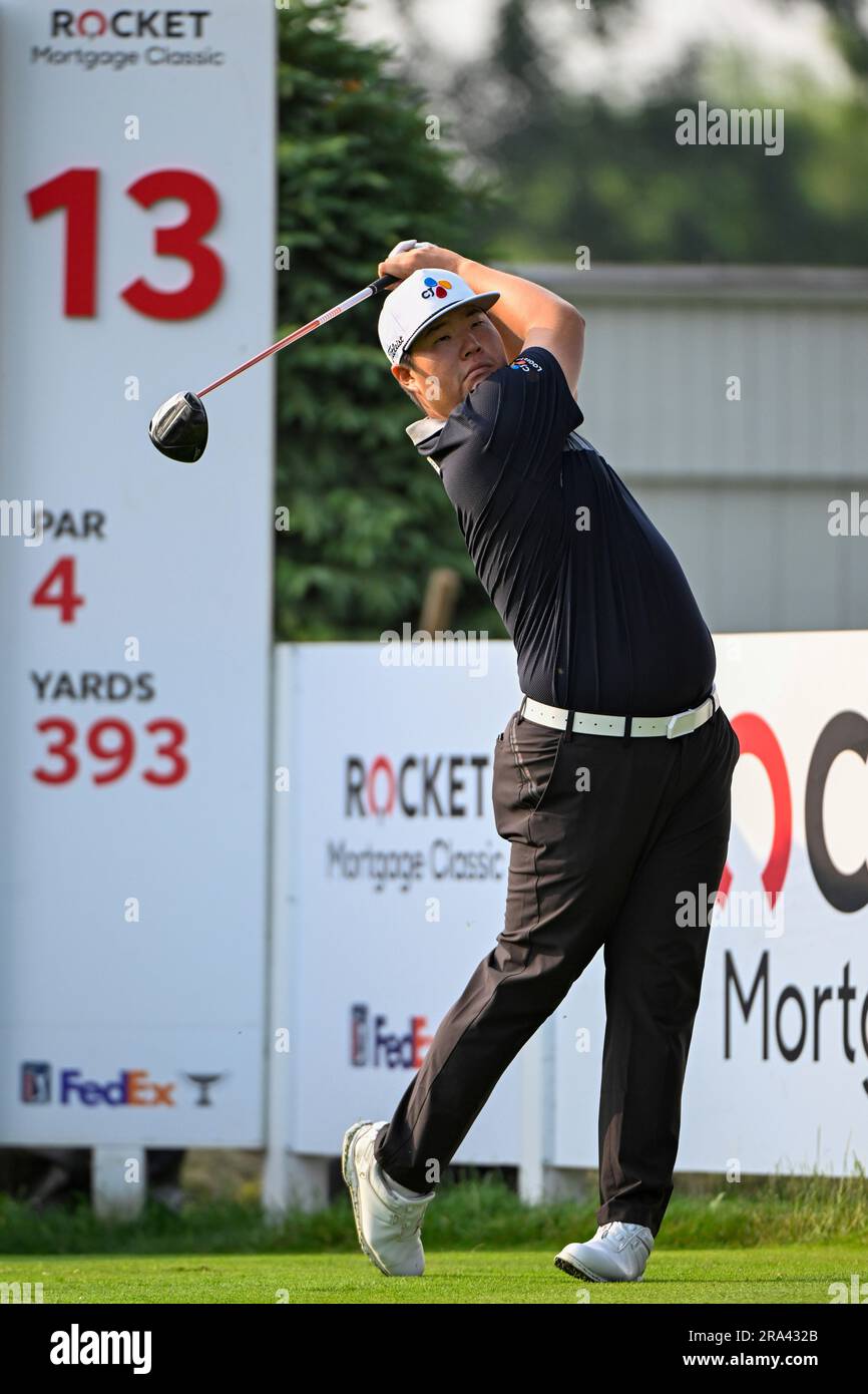 DETROIT, MI - JUNE 30: Sungjae Im (KOR) watches his tee shot on 13 during Rd2 of the Rocket Mortgage Classic at Detroit Golf Club on June 30, 2023 in Detroit, Michigan. (Photo by Ken Murray/Icon Sportswire) (Icon Sportswire via AP Images) Banque D'Images