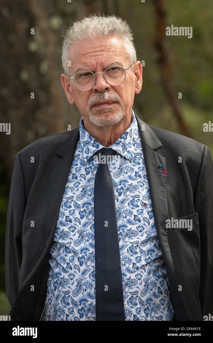 Signes, France. 20th juin 2023. Jean-Louis Masson, Président du Conseil départemental du Var, est vu pendant la formation. Le Service départemental d'incendie et de sauvetage du Var présente les techniques de lutte contre l'incendie au Président du Département, Jean-Louis Masson, à Signes. (Credit image: © Laurent Coust/SOPA Images via ZUMA Press Wire) USAGE ÉDITORIAL SEULEMENT! Non destiné À un usage commercial ! Banque D'Images