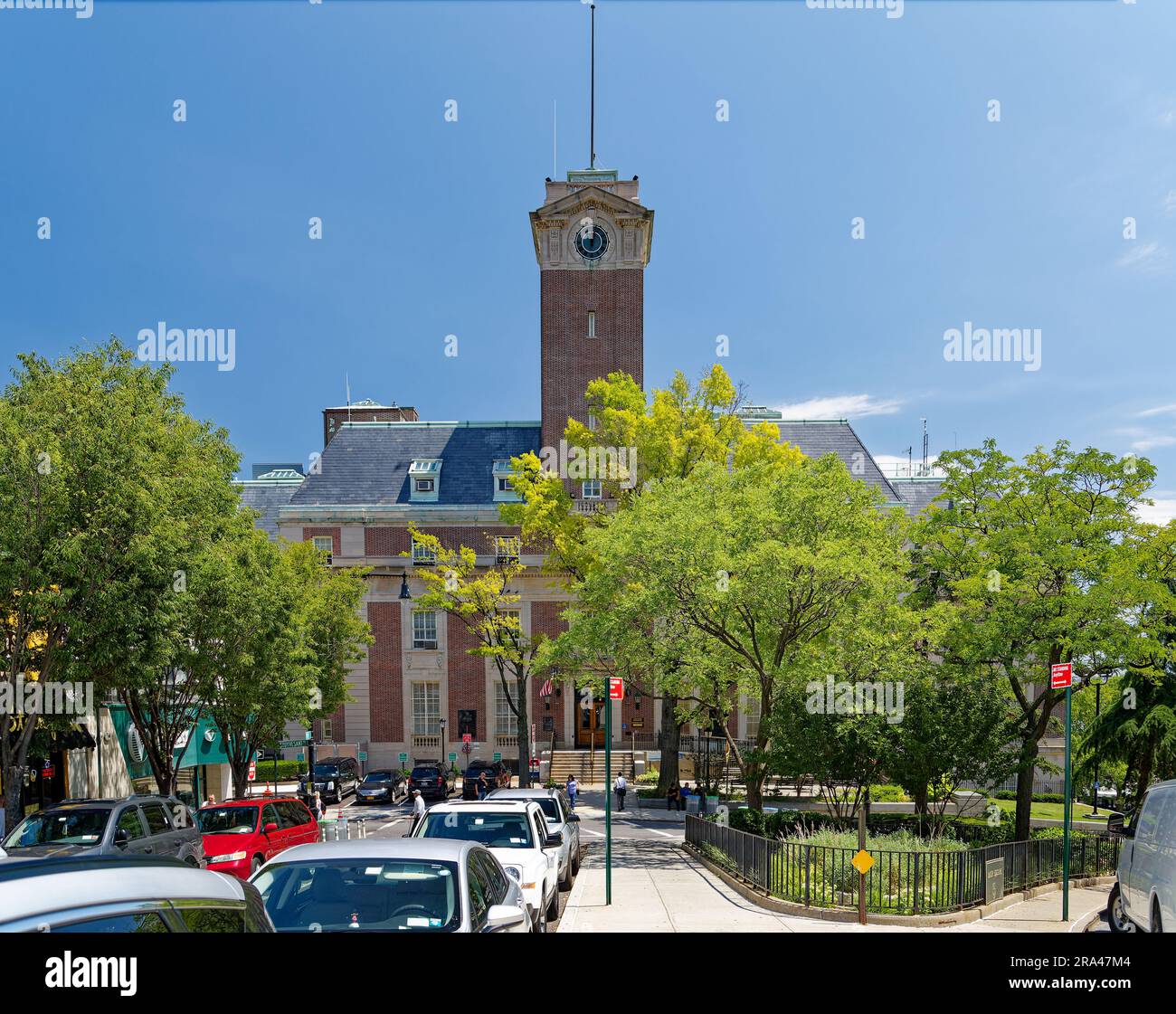 Staten Island Borough Hall a été construit en 1906 sur une colline surplombant le port de NY. Carrère & Hastings a conçu le monument de la Renaissance française. Banque D'Images