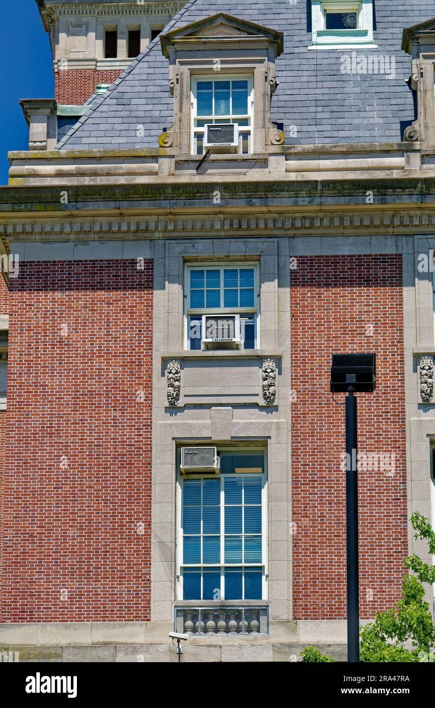 Staten Island Borough Hall a été construit en 1906 sur une colline surplombant le port de NY. Carrère & Hastings a conçu le monument de la Renaissance française. Banque D'Images