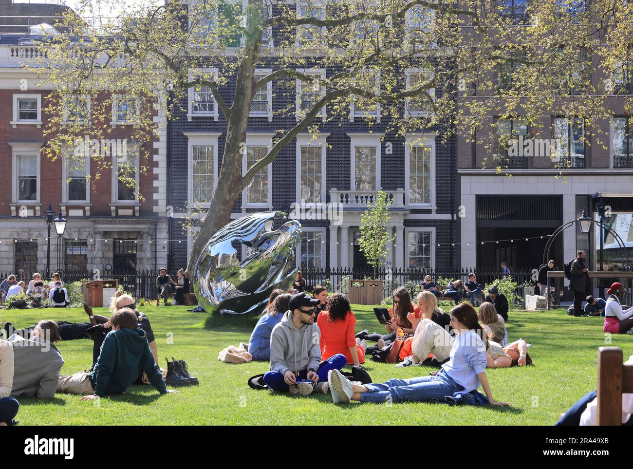 Hanover Square, une place prestigieuse de Mayfair, nommée en l'honneur de George Ier, dans le centre de Londres, au Royaume-Uni Banque D'Images