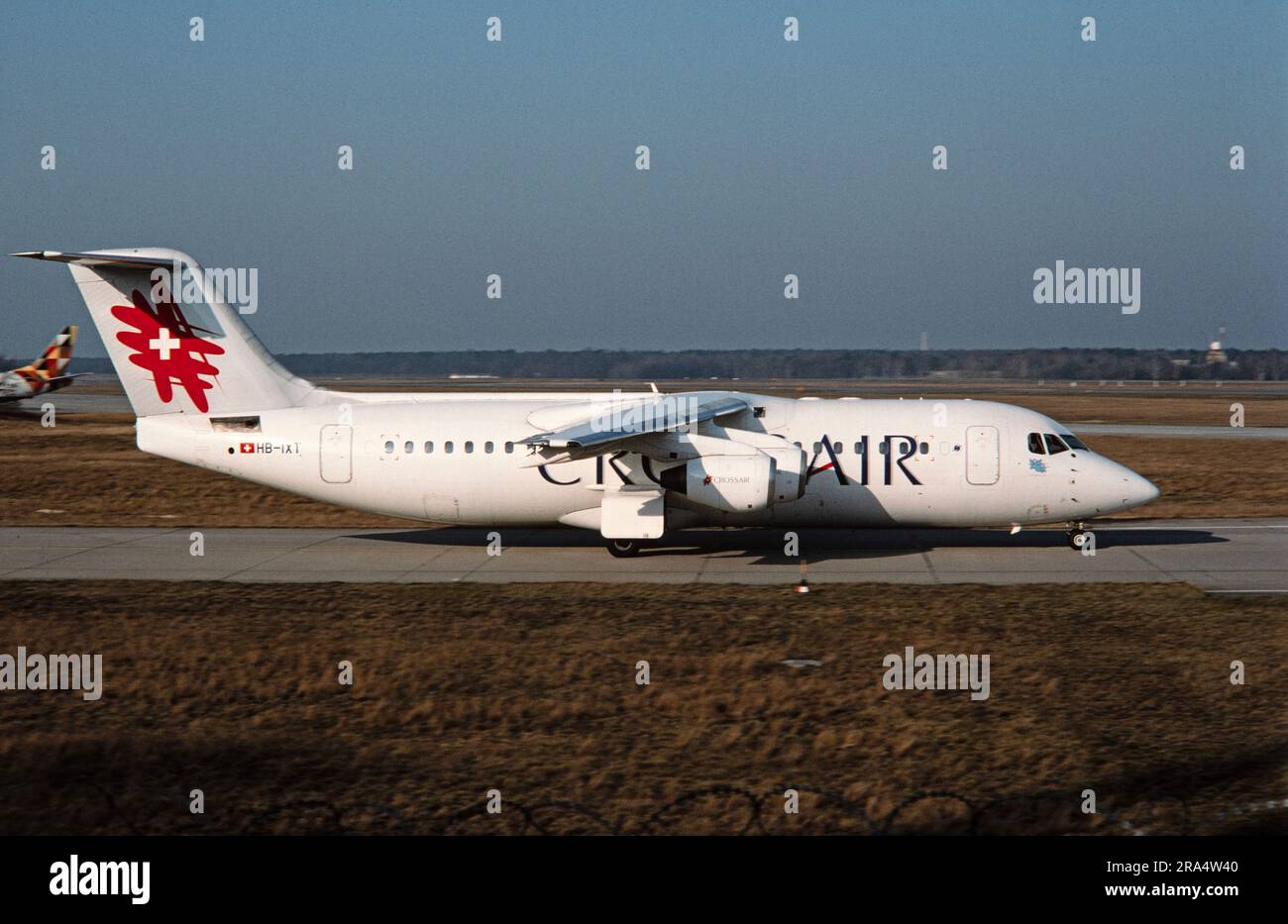 Un avion British Aerospace BAe 146, RJ100 passagers, appartenant à la compagnie aérienne suisse Crossair, en 1998. Enregistrement HB-IXT. Banque D'Images