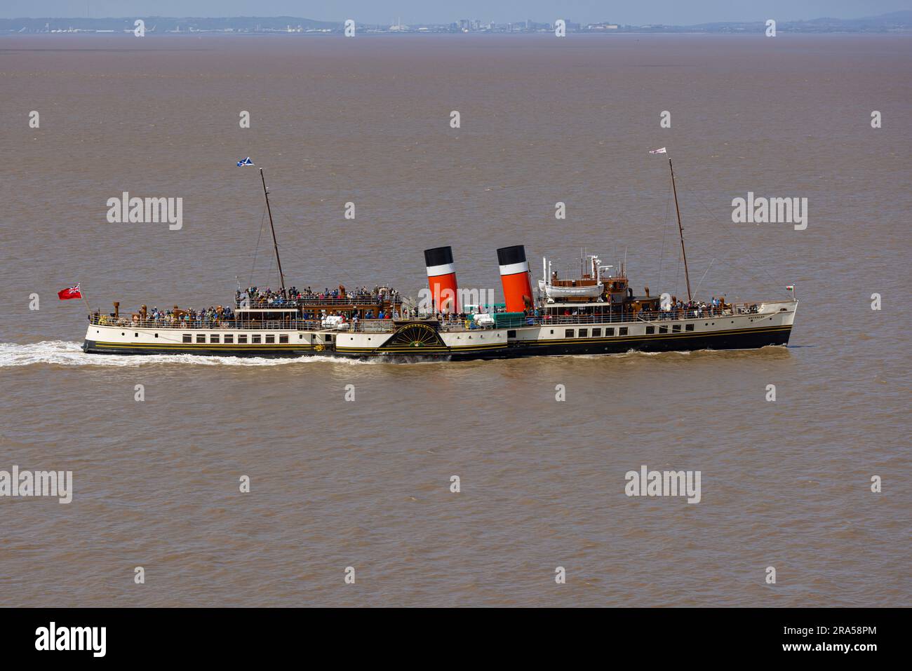 PS Waverley en descendant le canal de Bristol lors d'une excursion d'une journée Banque D'Images