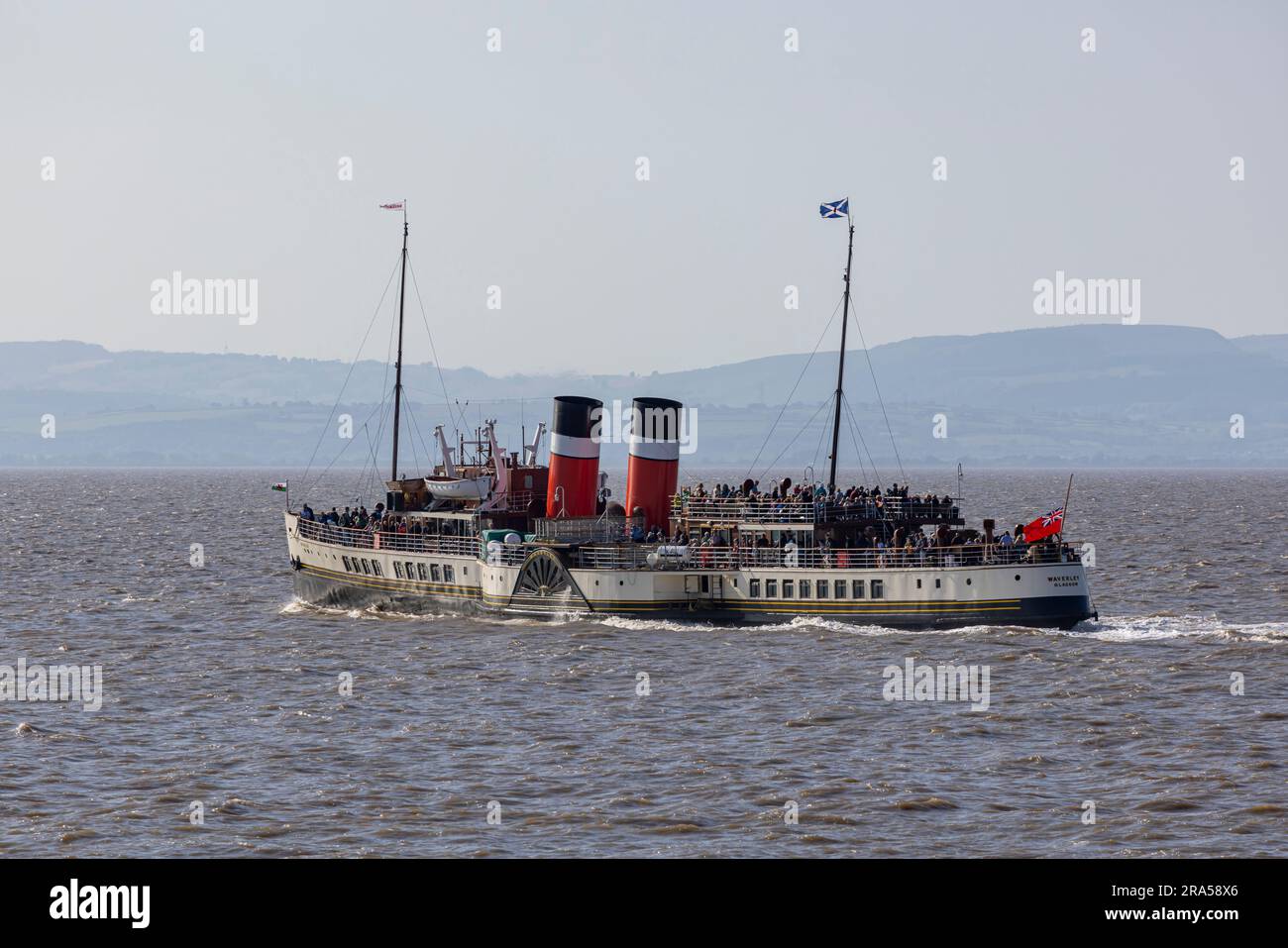 PS Waverley au départ de Clevedon Pier pour une excursion sur le canal de Bristol Banque D'Images