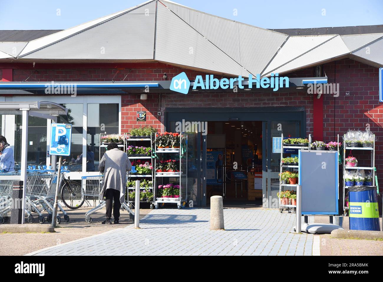 Den Helder, pays-Bas. 30 mai 2023. L'entrée d'un supermarché. Photo de haute qualité Banque D'Images