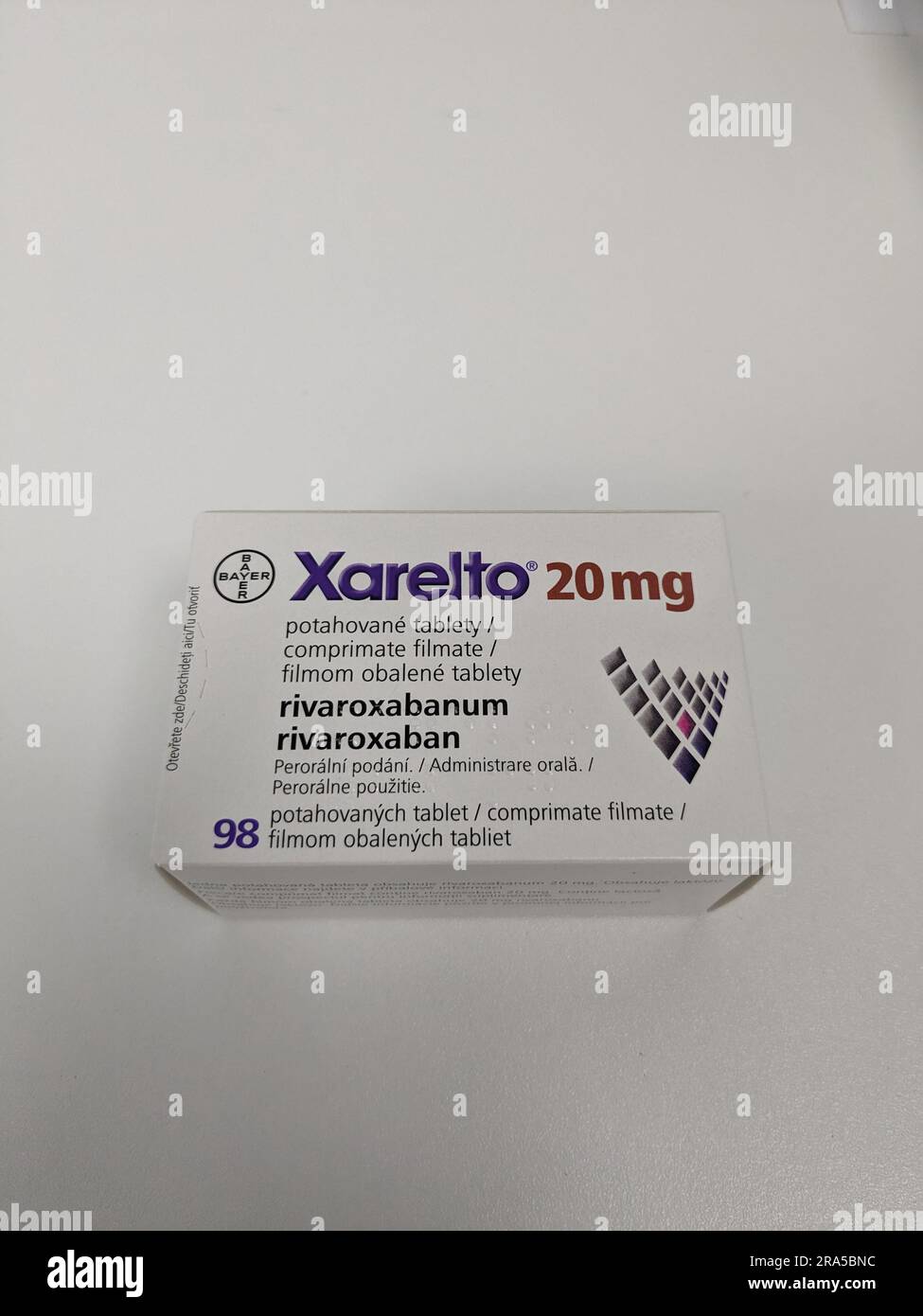 Prague, république tchèque-mai 22 2023. XARELTO, médicament pour réduire les accidents vasculaires cérébraux et les caillots sanguins de Bayer Healthcare. Banque D'Images