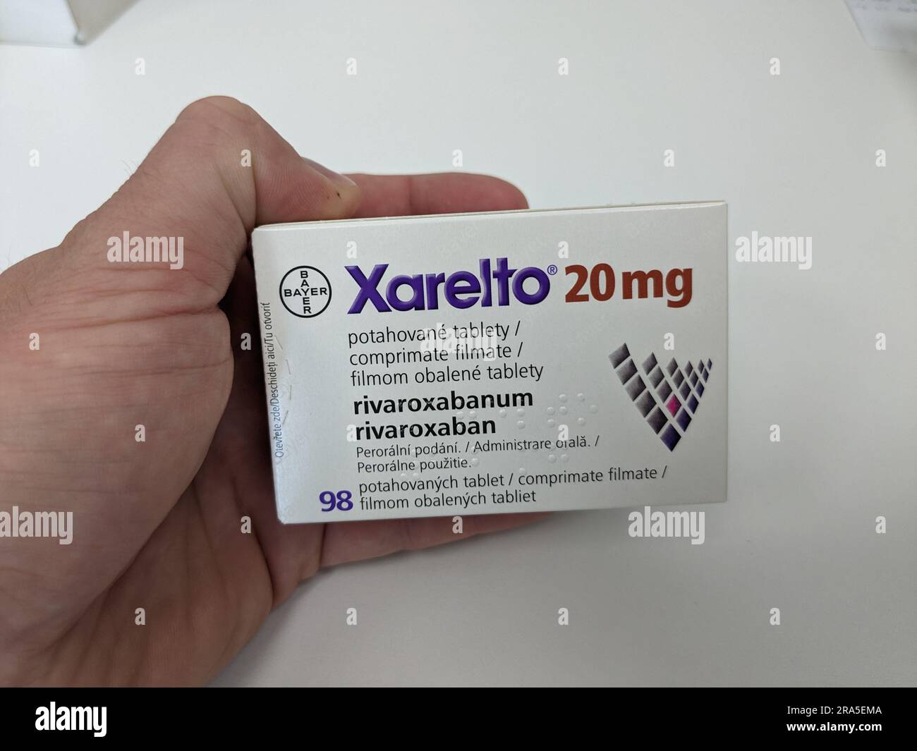 Prague, république tchèque-mai 22 2023. XARELTO, médicament pour réduire les accidents vasculaires cérébraux et les caillots sanguins de Bayer Healthcare. Banque D'Images
