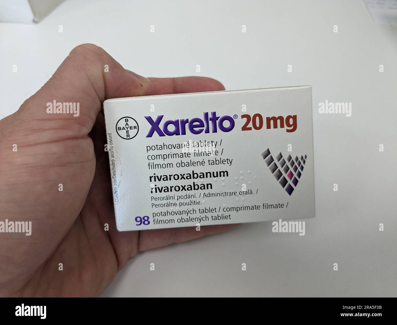 Prague, république tchèque-mai 22 2023. XARELTO, médicament pour réduire les accidents vasculaires cérébraux et les caillots sanguins de Bayer Healthcare. Banque D'Images