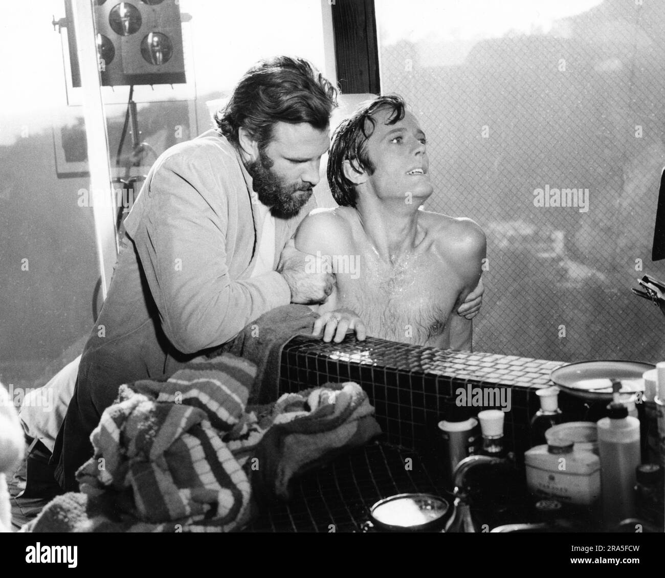 BRUCE DERN et PETER FONDA dans 'le tout premier ''psychédélique'' film d'Hollywood' THE TRIP 1967 Director ROGER CORMAN second directeur d'unité Dennis Hopper écrivain Jack Nicholson design de production Michel Levesque direction artistique Leon Ericksen Music by Electric Flag (As the American Music Band) Présentateurs Samuel Z. Arkoff et James H. Nicholson American International Pictures (AIP) Banque D'Images