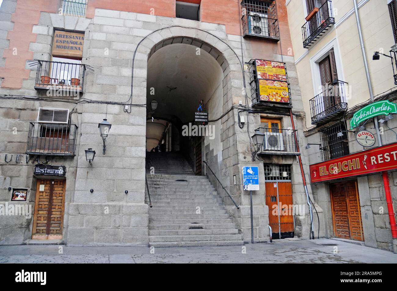 Gate, Arco de Cuchilleros, Plaza Mayor, Madrid, Espagne Banque D'Images