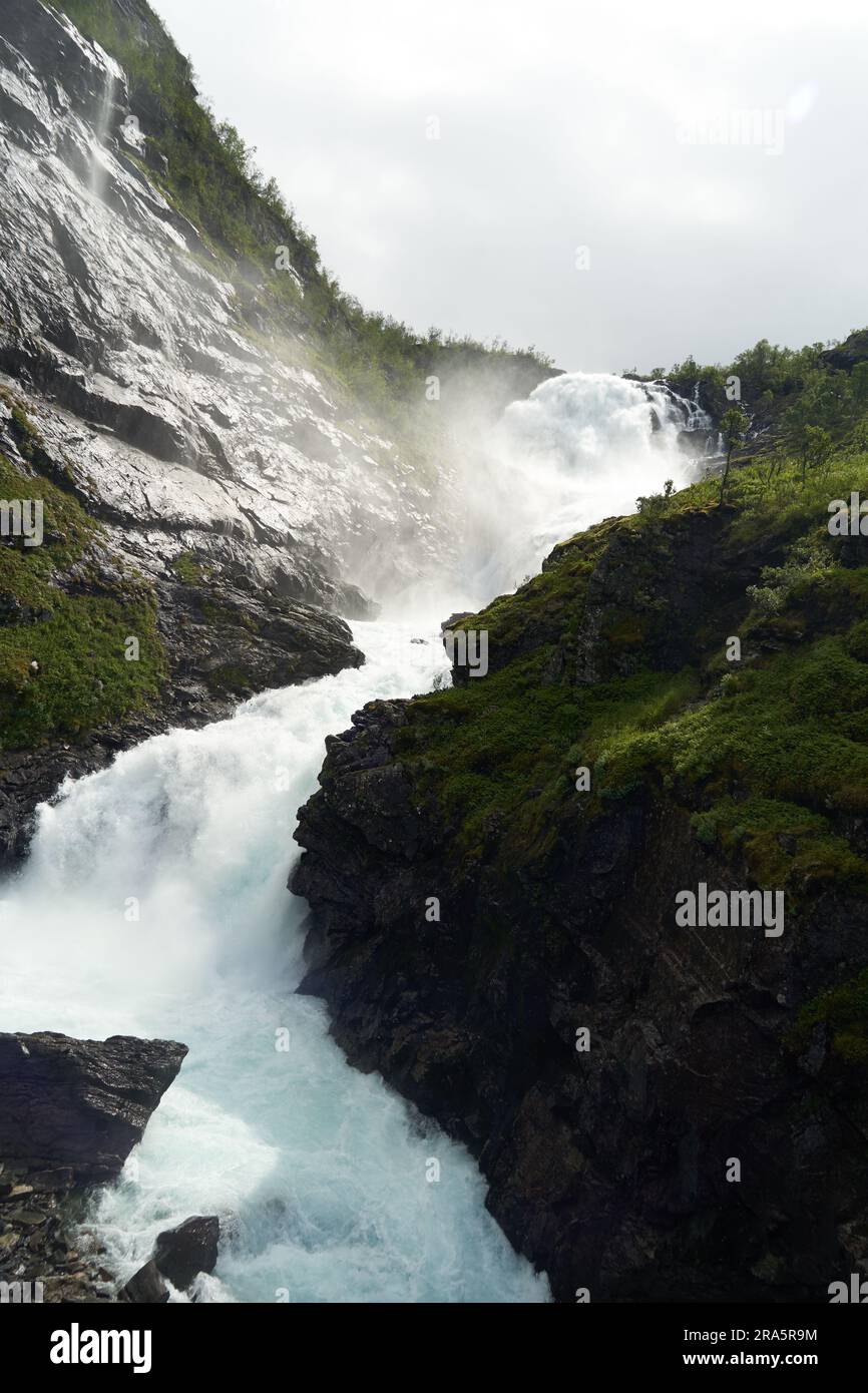 Chute d'eau de Kjossossen en été Banque D'Images