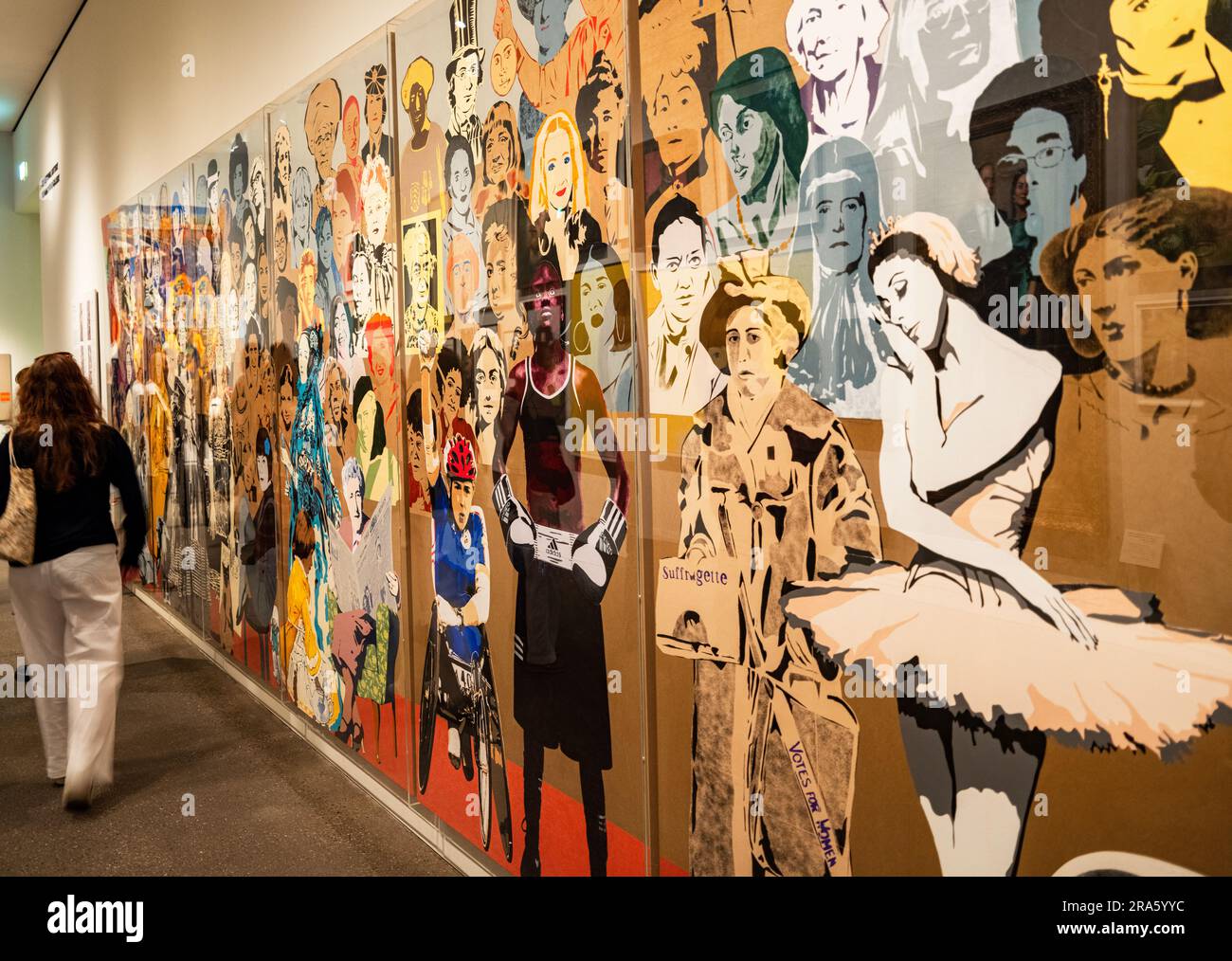 Grand mur d'images de femmes dans la National Portrait Gallery de Londres a rouvert en 2023 après rénovation Banque D'Images