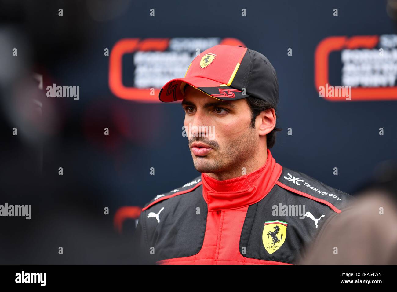 Spielberg, Mezzolombardo, Autriche. 1st juillet 2023. Le pilote espagnol Carlos Sainz Jr ( Scuderia Ferrari) parle aux médias après le sprint Shootout au circuit Red Bull Ring à Spielberg, Autriche (Credit image: © Daisy Facinelli/ZUMA Press Wire) USAGE ÉDITORIAL SEULEMENT! Non destiné À un usage commercial ! Banque D'Images