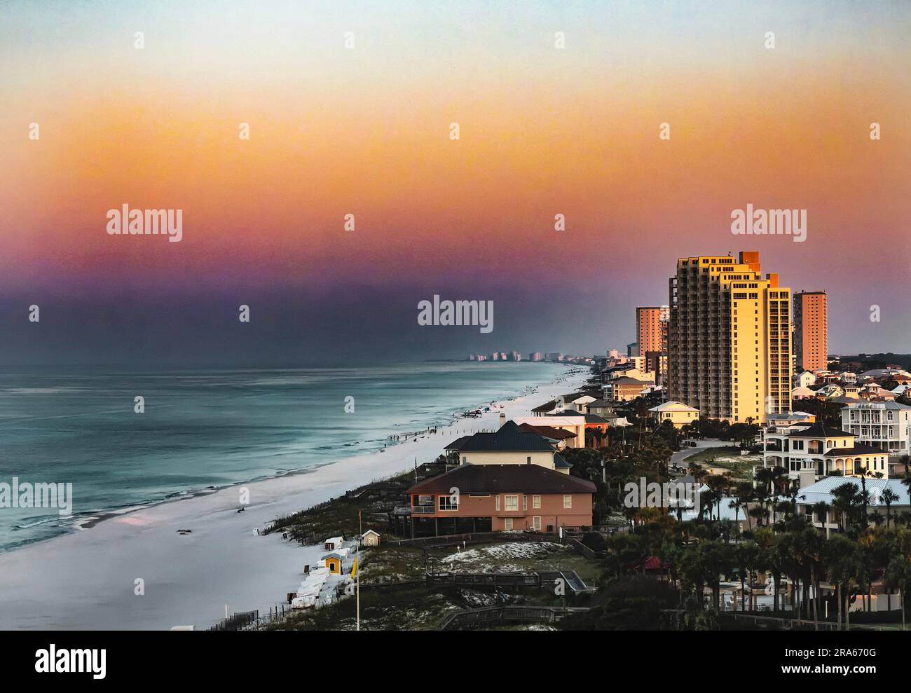 Lumière de l'aube sur Miramar Beach, Floride Banque D'Images