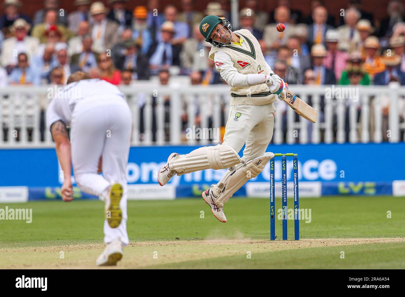 Londres, Angleterre. 1st juillet 2023. Ben Stokes, en Angleterre, se met à la coupe d'Alex Carey, en Australie, lors du second test des cendres chez Lords. Le crédit photo devrait se lire: Ben Whitley/Alamy Live News. Banque D'Images