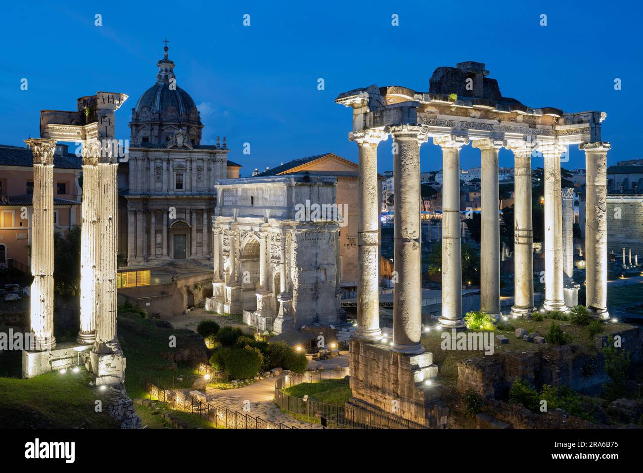 Vue nocturne du Forum romain, Rome, Latium, Italie Banque D'Images