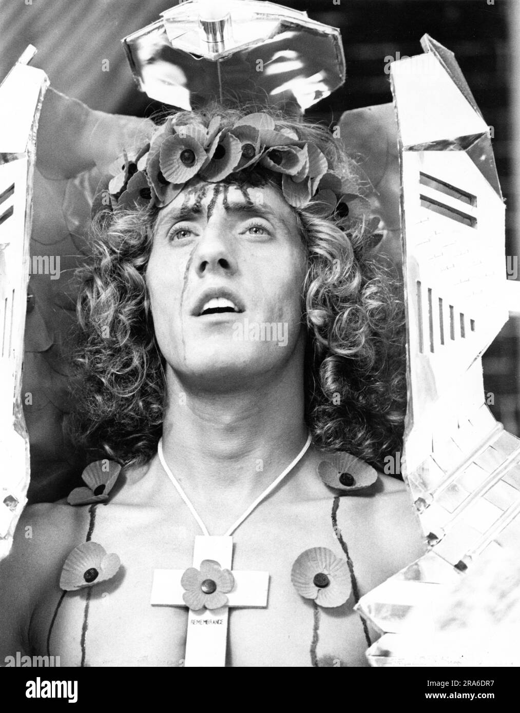 ROGER DALTREY dans TOMMY 1975 réalisateur KEN RUSSELL écrit par l'opéra de rock de l'OMS Pete Townshend avec du matériel supplémentaire de John Entwistle et Keith Moon scénario Ken Russell direction artistique John Clark costume de conception Shirley Russell Robert Stigwood Organisation Ltd / Hemdale (Royaume-Uni) - Columbia Pictures (Etats-Unis) Banque D'Images