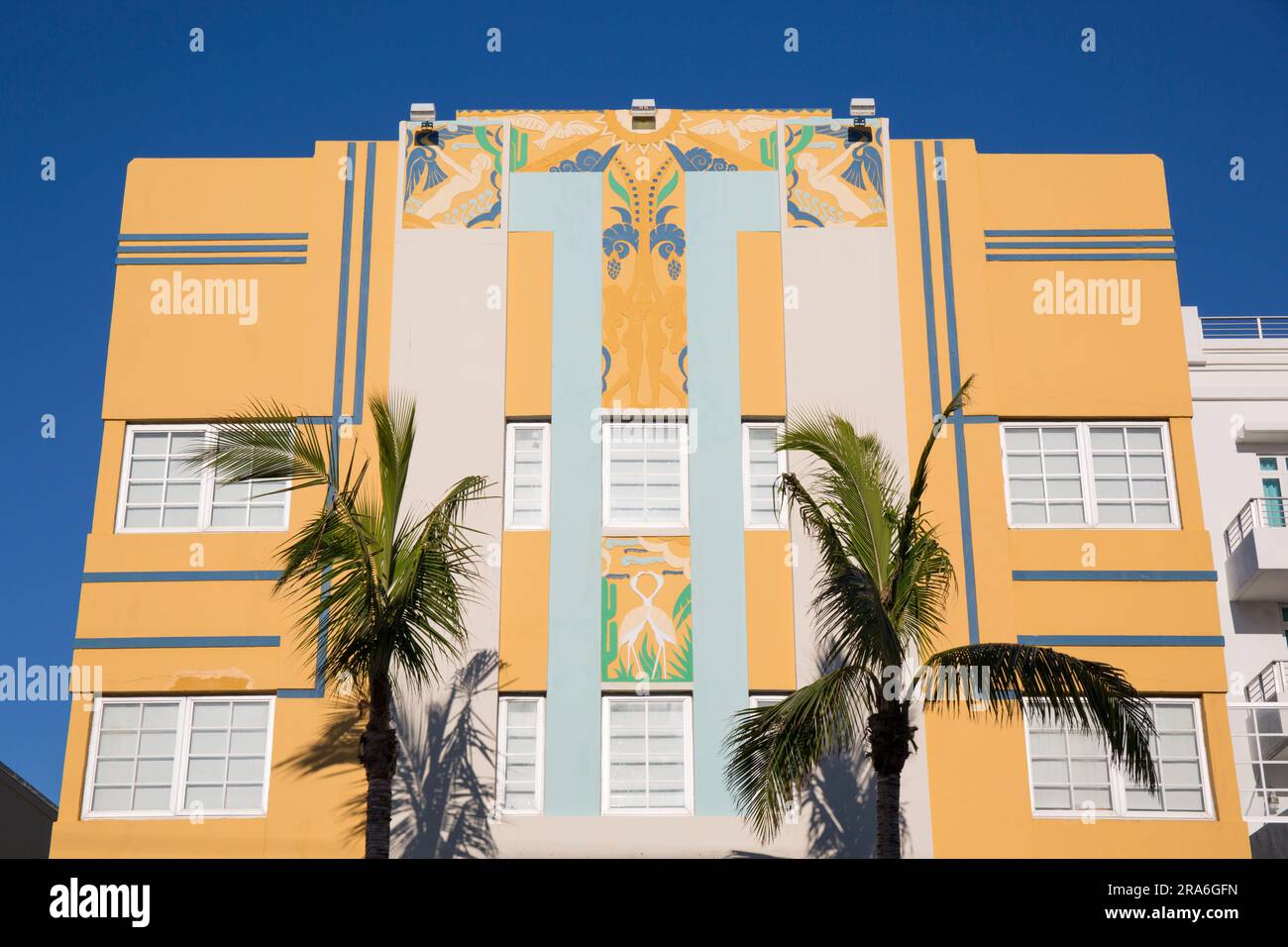 Miami Beach, Floride, États-Unis. Façade Art déco colorée, Ocean Drive, quartier architectural de Miami Beach, South Beach. Banque D'Images Miami Beach, Floride, États-Unis. Façade Art déco colorée, Ocean Drive, quartier architectural de Miami Beach, South Beach. Banque D'Images