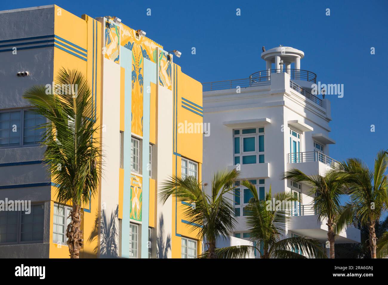 Miami Beach, Floride, États-Unis. Façades Art déco colorées, Ocean Drive, quartier architectural de Miami Beach, South Beach. Banque D'Images