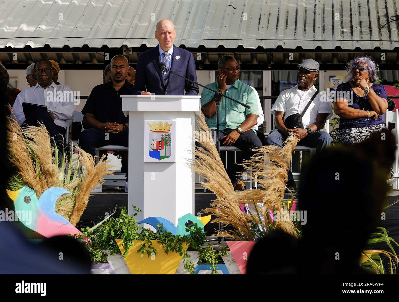 WILLEMSTAD - le ministre Ernst Kuipers (Santé publique, bien-être social et Sport) pendant la commémoration de l'esclavage à Curaçao. Sur Keti Koti, on se souvient qu'il y a exactement 150 ans, l'esclavage a pris fin sous le régime hollandais. ANP RAMSAY SOEMANTA pays-bas - belgique Out crédit: ANP/Alay Live News Banque D'Images