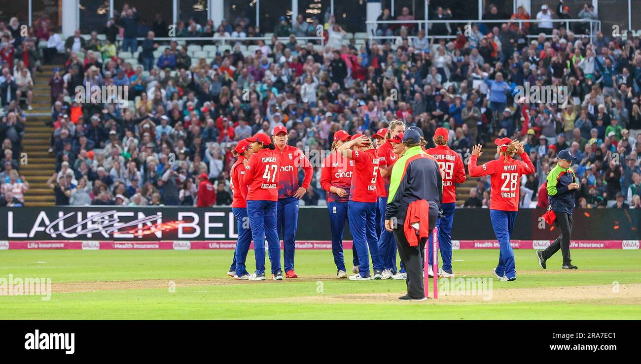 Birmingham, Royaume-Uni. 01st juillet 2023. *** Lors du match de première vitalité des femmes IT20 entre les femmes d'Angleterre et les femmes d'Australie au terrain de cricket d'Edgbaston, Birmingham, Angleterre, le 1 juillet 2023. Photo de Stuart Leggett. Utilisation éditoriale uniquement, licence requise pour une utilisation commerciale. Aucune utilisation dans les Paris, les jeux ou les publications d'un seul club/ligue/joueur. Crédit : UK Sports pics Ltd/Alay Live News Banque D'Images