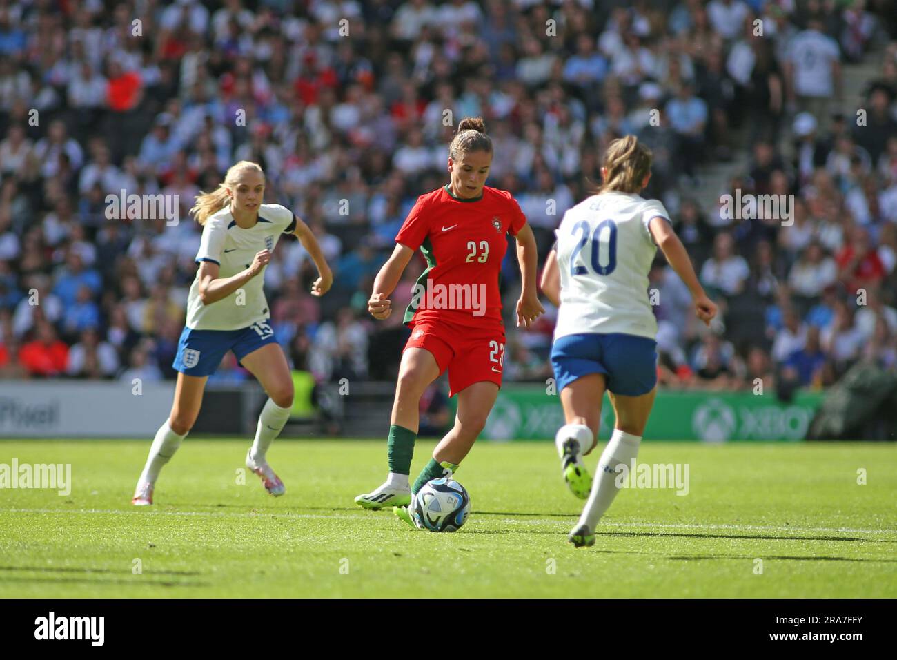 Londres, Royaume-Uni. 01st juillet 2023. Londres, 6 avril 2023: Telma Encarnacao (23 Portugal) sur le ballon pendant le match international de football amical entre l'Angleterre et le Portugal au stade MK, Milton Keynes, Angleterre. (Pedro Soares/SPP) crédit: SPP Sport presse photo. /Alamy Live News Banque D'Images