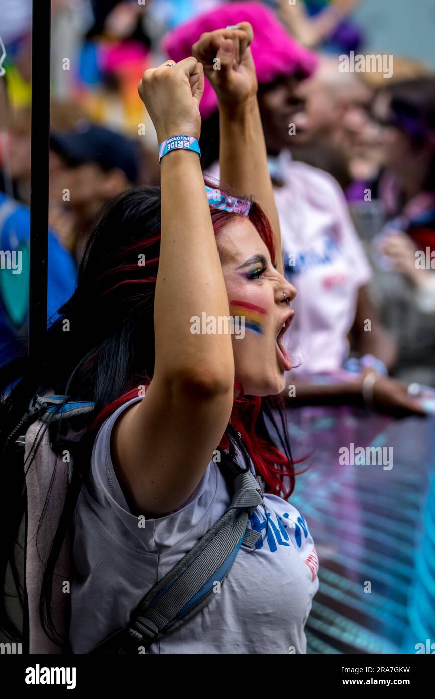 Pride March, Londres, Royaume-Uni. 1st juillet 2023. Des milliers de personnes participent à la Marche de la fierté de Londres, acclamé par des dizaines de milliers de spectateurs le long de la route entre Hyde Park et Trafalgar Square Newpics UK South/Alay Live News Banque D'Images